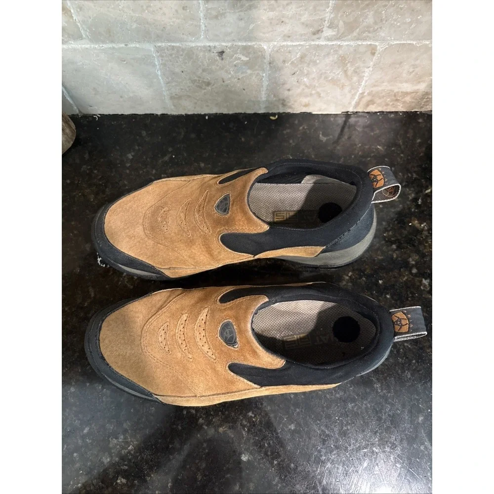 ARIAT BARN SHOES UNISEX SIZE 7B STYLE 70422 LEATHER UPPER SLIP